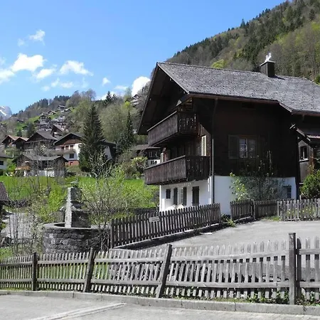 Апартаменти Gemuetliche Dachwohnung Im Mit Bergblick Енгельберг
