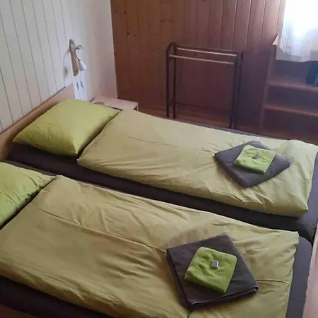 Апартаменти Gemuetliche Dachwohnung Im Mit Bergblick