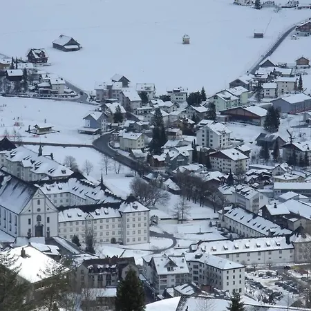 Gemuetliche Dachwohnung Im Mit Bergblick *