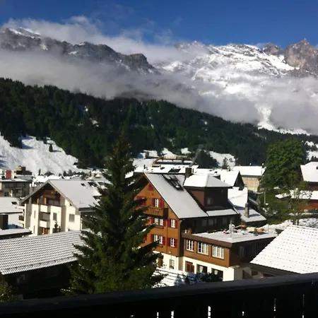 Gemuetliche Dachwohnung Im Mit Bergblick Apartment