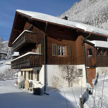 Gemuetliche Dachwohnung Im Mit Bergblick Апартаменти