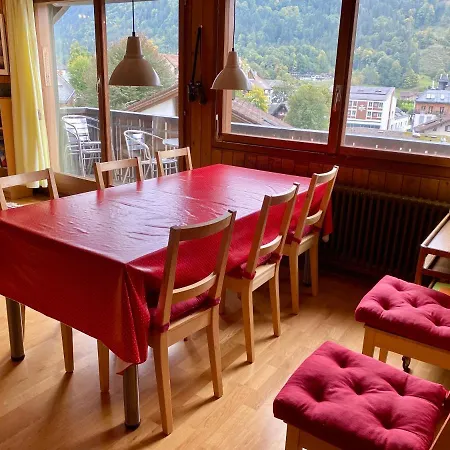 Апартаменти Gemuetliche Dachwohnung Im Mit Bergblick *