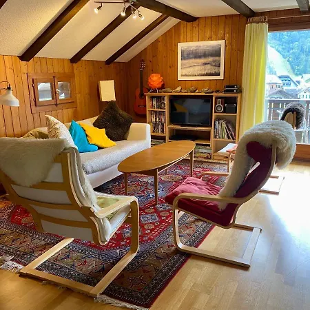 Gemuetliche Dachwohnung Im Mit Bergblick * Енгельберг