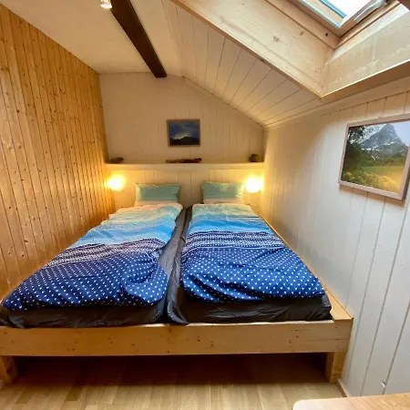 Апартаменти Gemuetliche Dachwohnung Im Mit Bergblick *