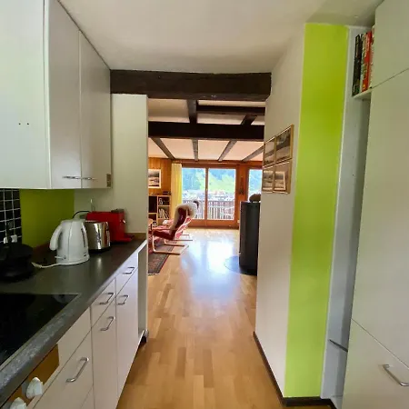 Gemuetliche Dachwohnung Im Mit Bergblick Apartment